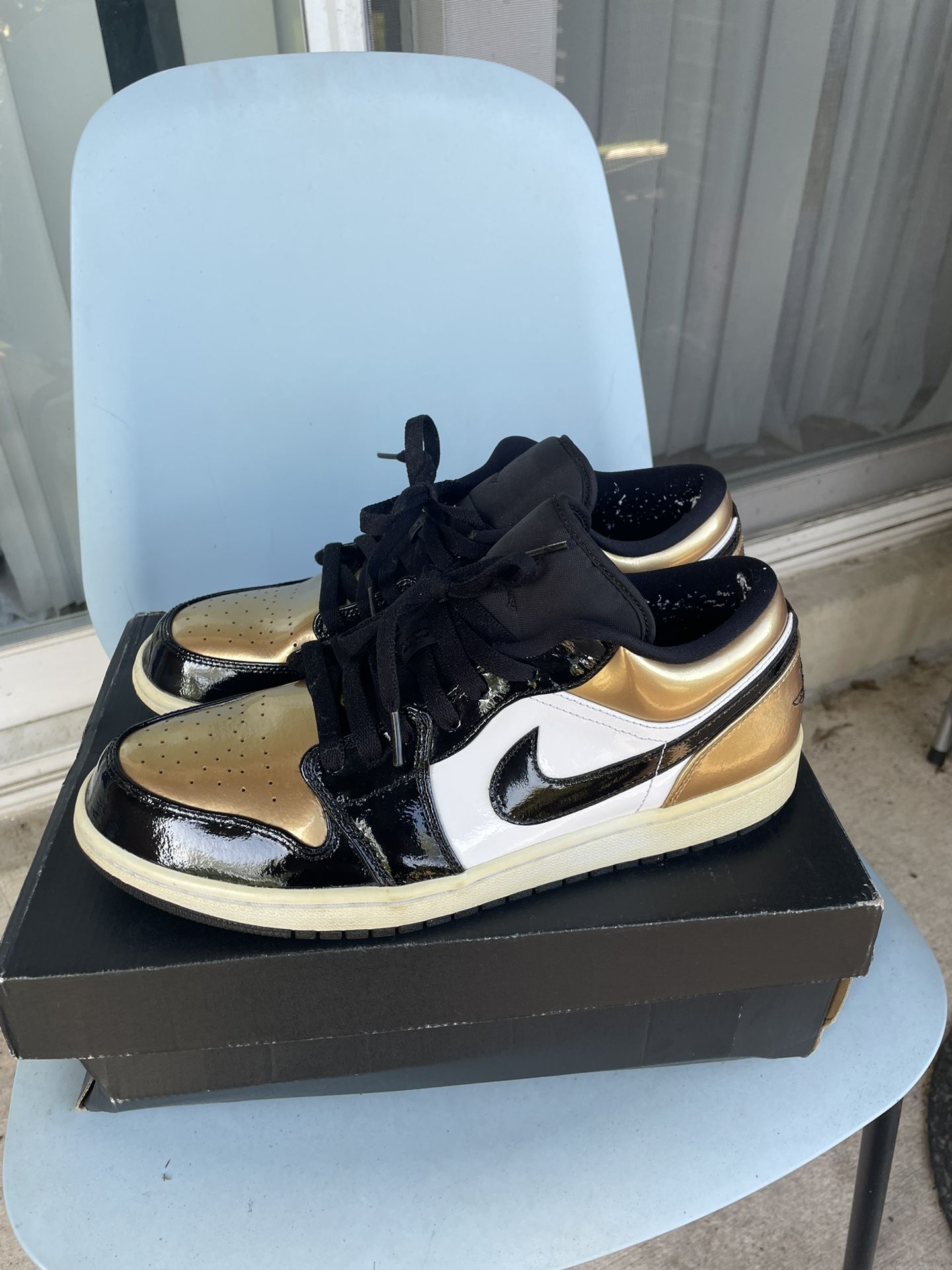 Air Jordan 1s Lows Gold Toe Size 11.5