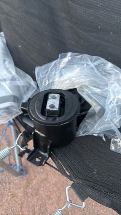 2011 Kia optima transmission and driver side moto mounts