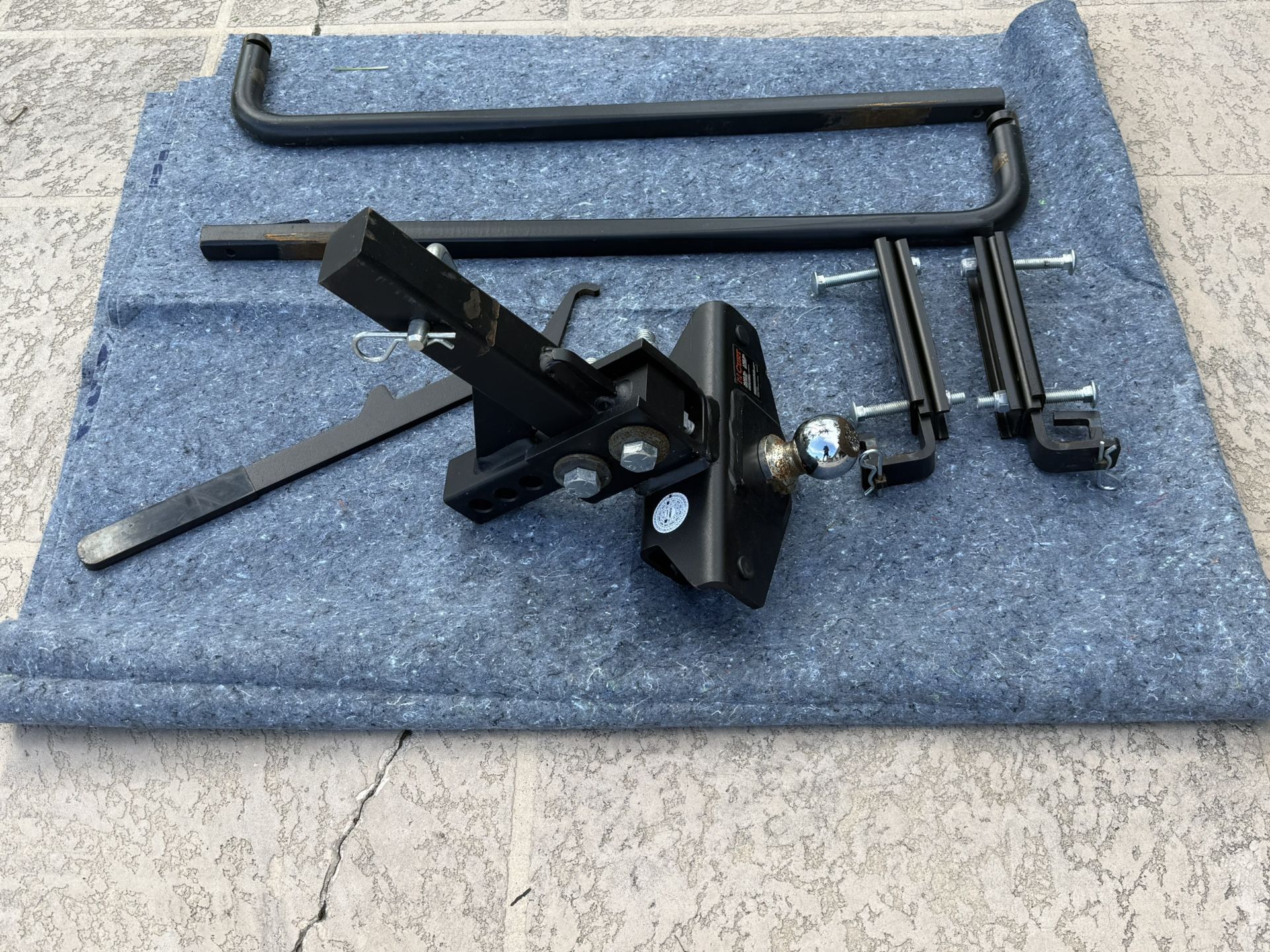 Trailer Hitch With Sway Control