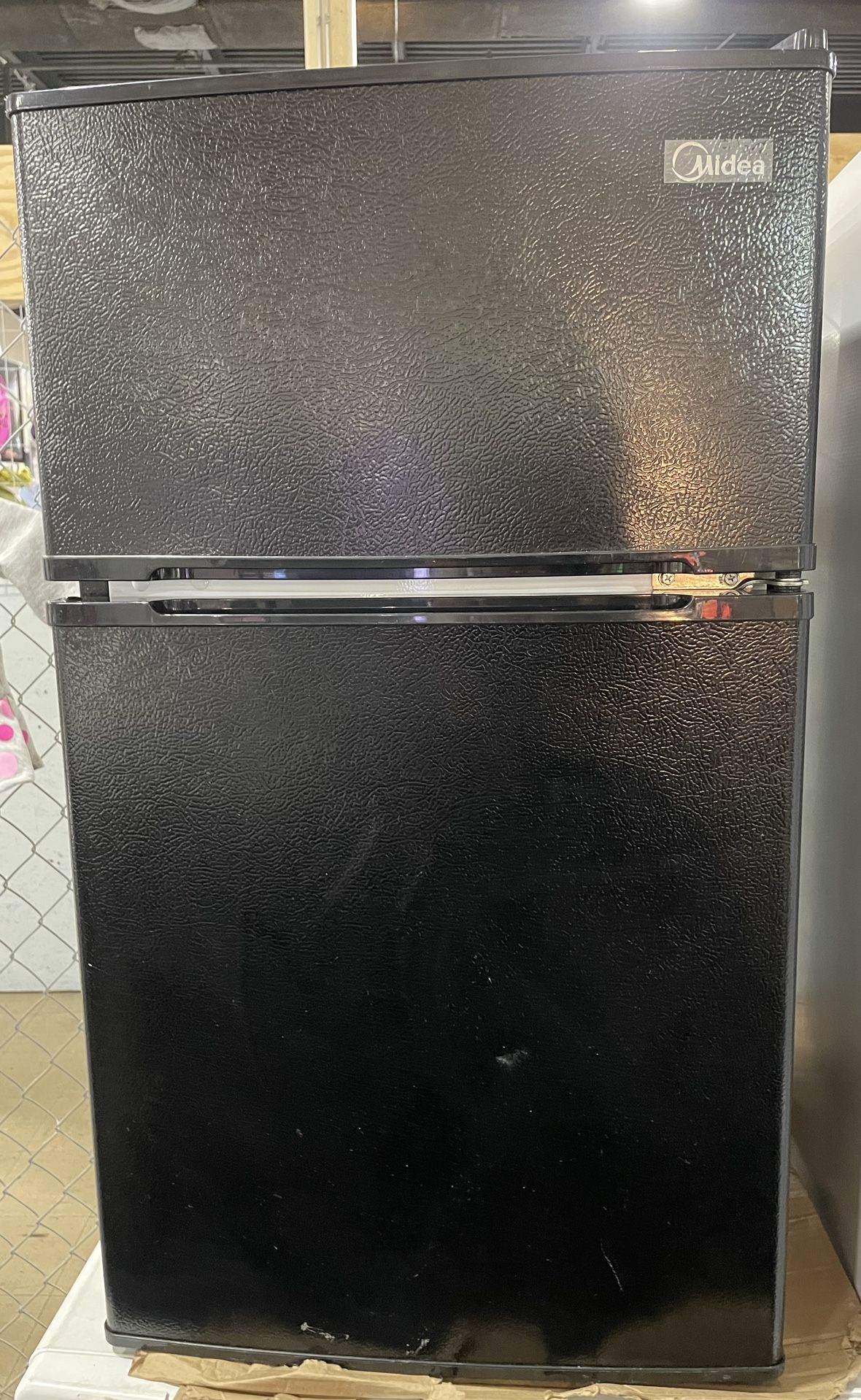 Midea Mini Refrigerator