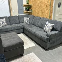 Gorgeous Broyhill Dark Gray Sectional Couch $899
