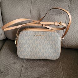 MICHAEL KORS CROSS BODY 
