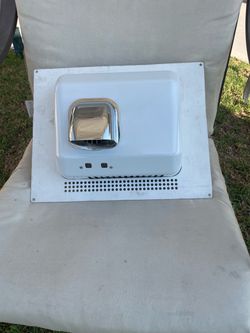 Electric hand dryer