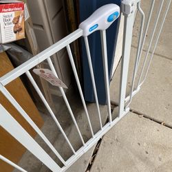 Gate Door Metal  ( White  Larger  Fense