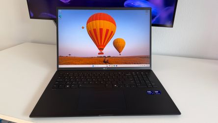 LG gram 17” Copilot+ PC Laptop Intel Core Ultra 9 32GB RAM 2TB SSD Windows 11 NEW