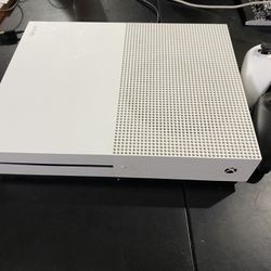 Xbox One S With 2 Controllers