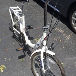New Schwinn Loop Adult Folding Bike. (Never used)	TRADE???	The bike has a folding steel frame for easy storage and transport. Lightweight step-through