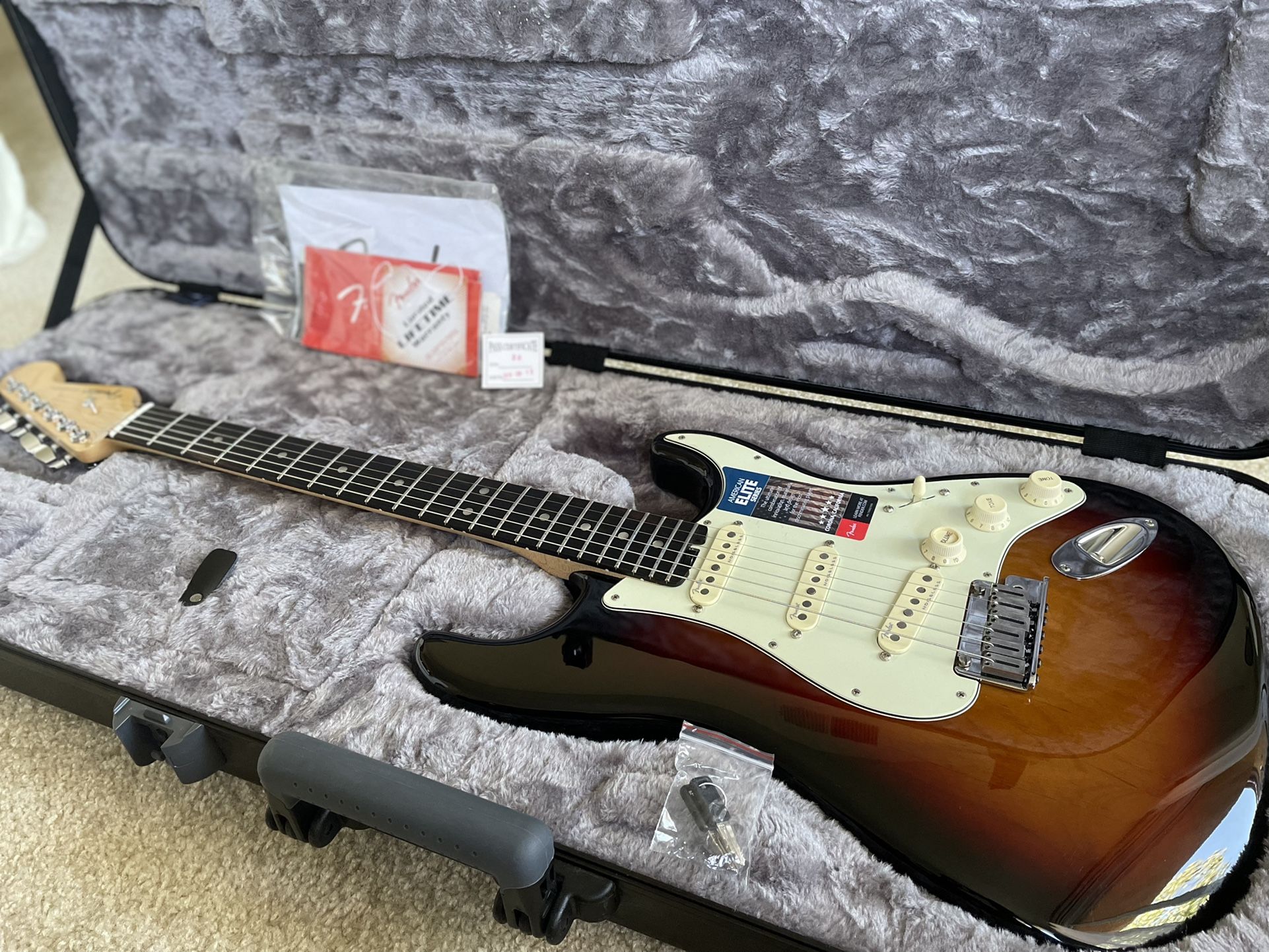 Fender American Elite Stratocaster w/OHSC (Like New)