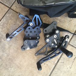 Gsxr rear sets / pazzo levers smoke windscreen