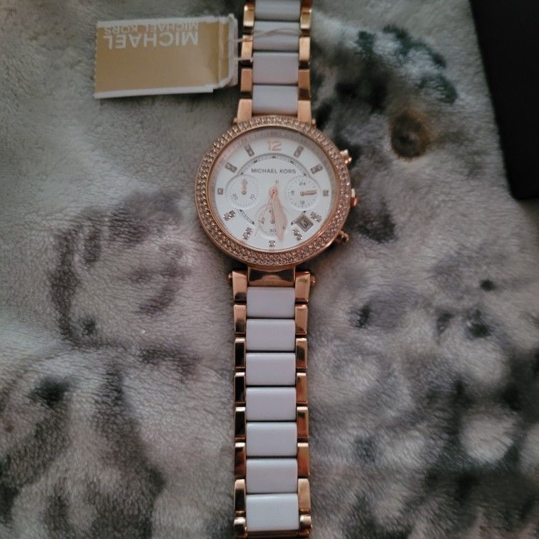 Michael kors womens watch rose gold mk5774 for Sale in Irmo, SC