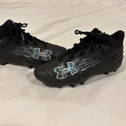 Boys Football Cleats UNDER ARMOUR