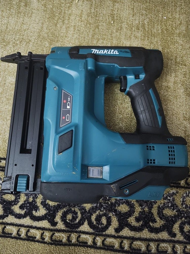 MAKITA Nail Gun: Brad, Combo, For 18 ga Nail Gauge, Plastic, Strip Collation, 0°, Tool Only, LXT®