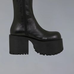 SLUG BOOT SIZE 8 | UNIF