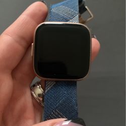 FITBIT Versa 2 With Charger 