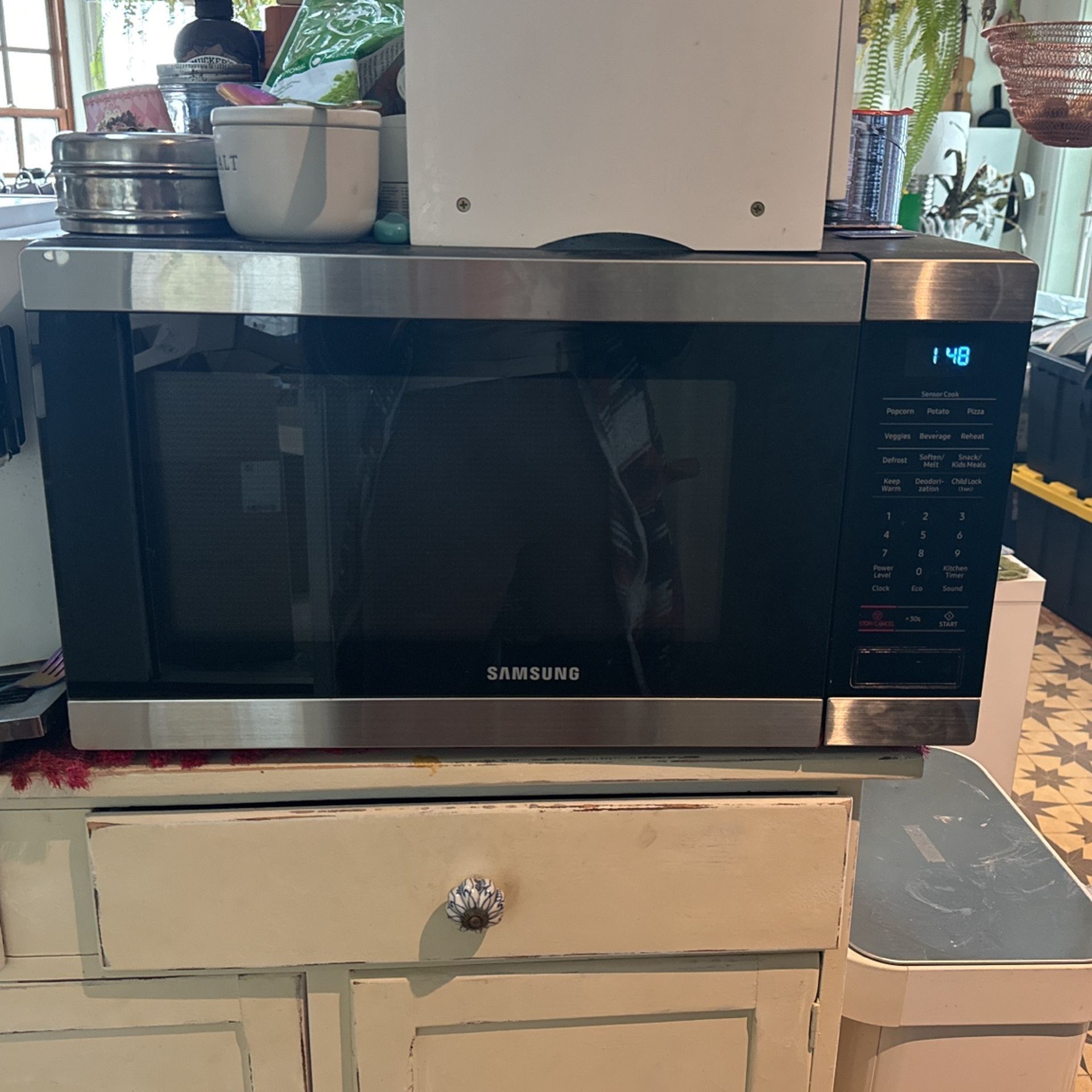 curb alert free samsung microwave new model/ used 1 year
