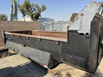 Dump Box With Hoist