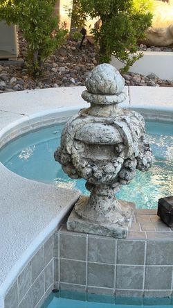 Decorative Stone Garden Urn Finial Statue shipped from Italy