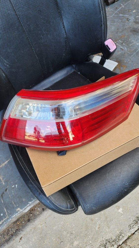 2009 Toyota Camry Right Tail Light