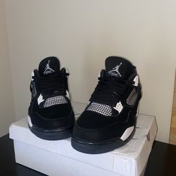 Jordan 4 White Thunder’s