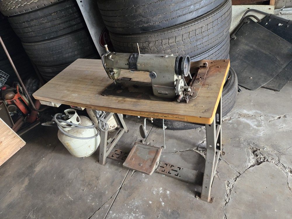 DDL-555 SEWING MACHINE
