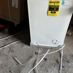 New 3.5 Ft.³ Insignia Chest FreezerS