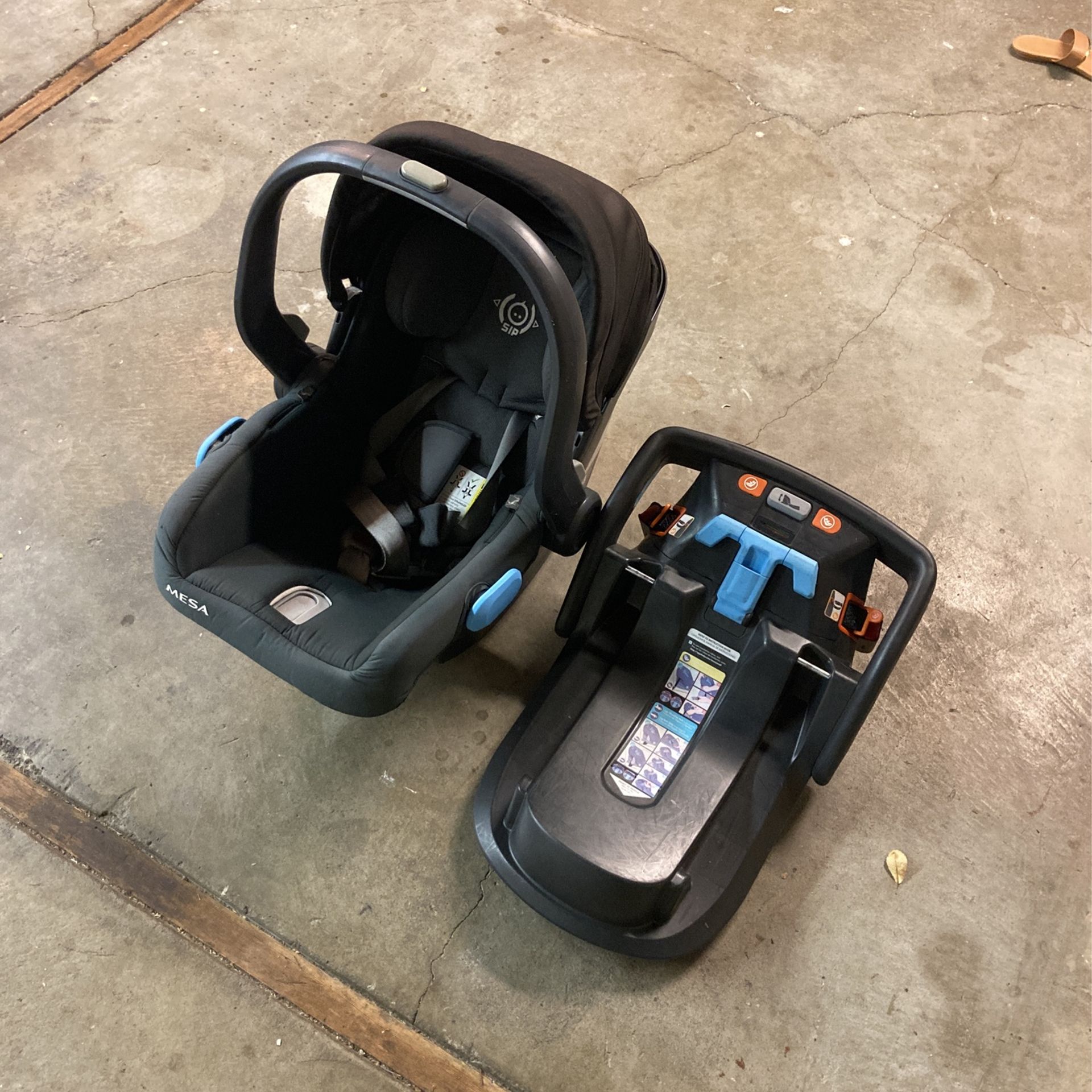 Uppababy Mesa Infant Car seat