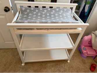Changing table with changing pad