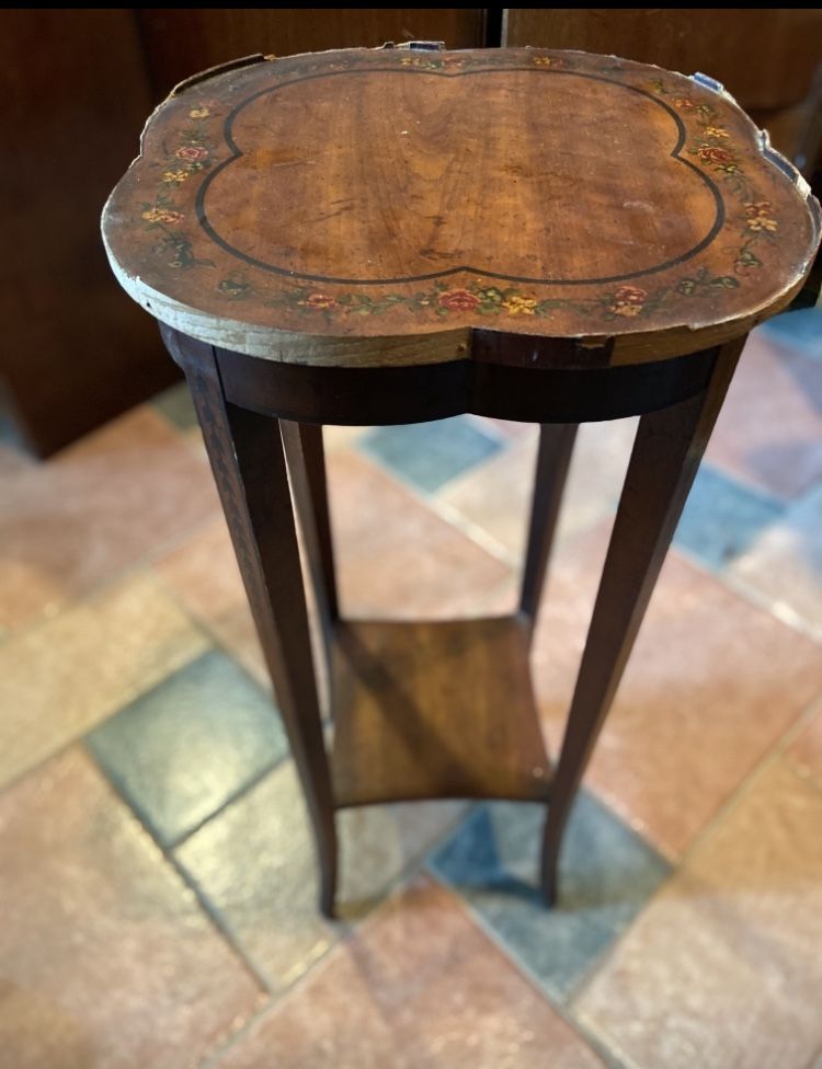 Beautiful Solid Cherry Wood Vintage End Table 