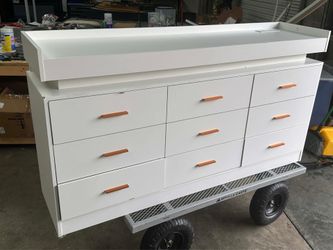 9 Drawer Dresser with Charging Station and LED Lights, Modern Chest of Drawers（damage）
