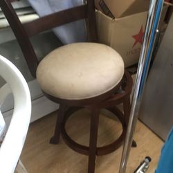 2 kitchen stools never used out of the box not put together