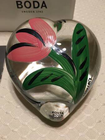 NEW Kosta Boda heart shaped hand painted paperweight