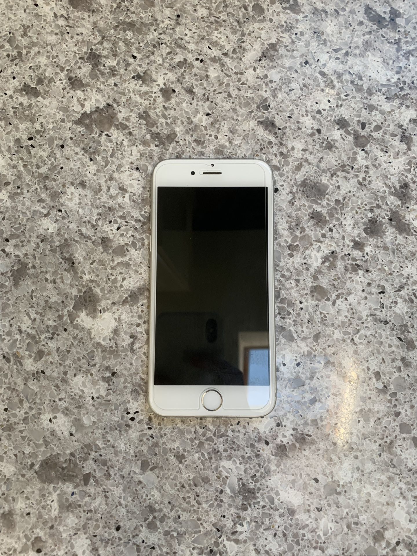 iPhone 6 16gb (Near Perfect Condition)