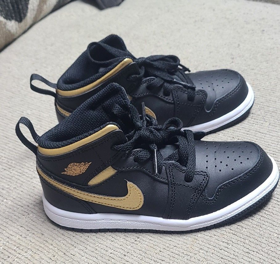 Jordan AJ 1 MID Toddler Shoes Size 9.5