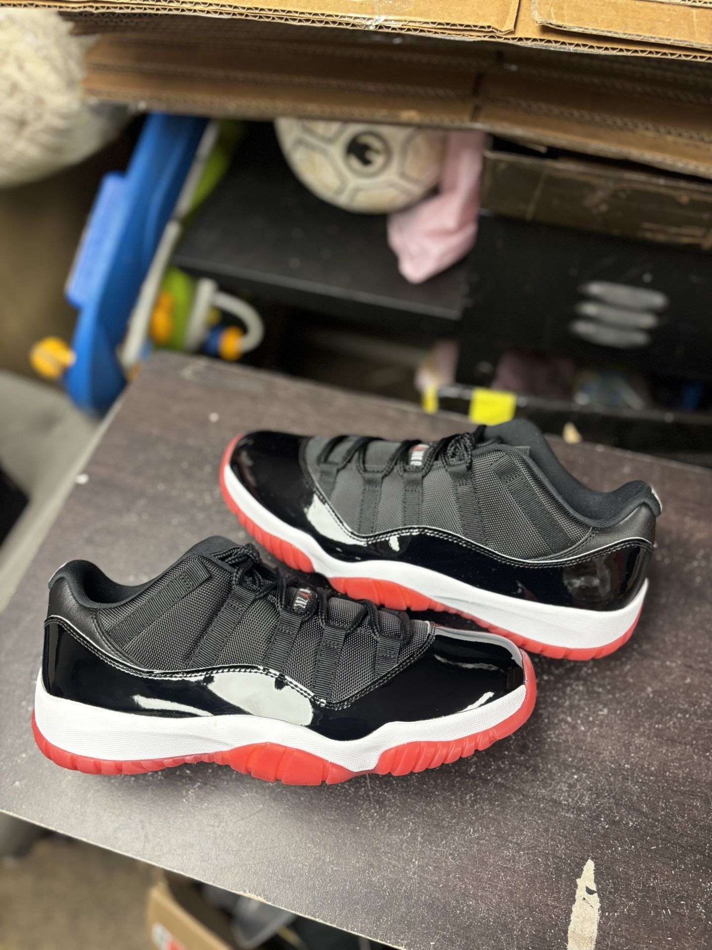 Air Jordan 11 Low Bred 2025