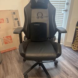 Secretlab OMEGA 2020 Blackout Edition Gaming / Office Chair