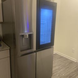 Instaview (R) LG Stainless Steel refrigerator 