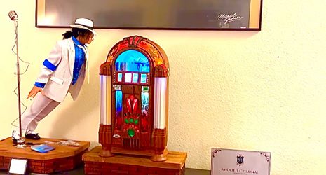 Michael Jackson 1:3 Pure Arts Scale Deluxe Edition Statue. CIB. Amazing Condition.  Jukebox Lights Up