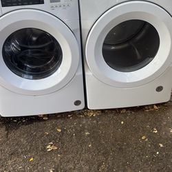 Whirlpool washer and electric dryer
