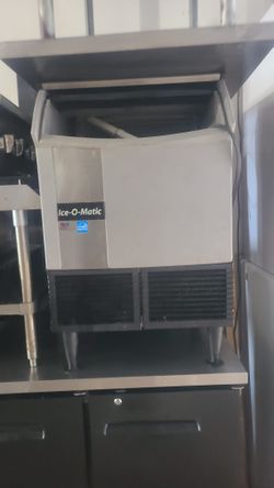 Large Restaurant ice maker