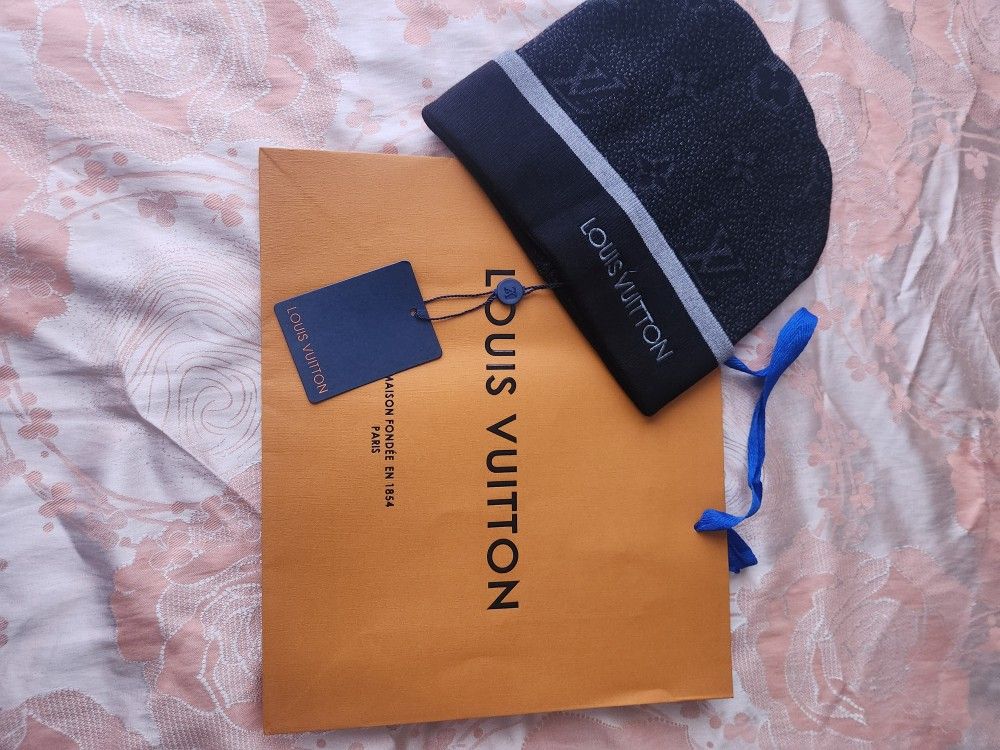 Louis Vuitton Beanie + LV Bag