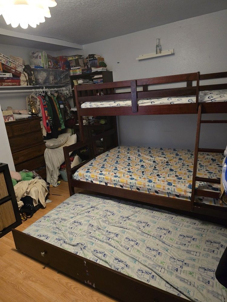 Bunk Bed With Trundle