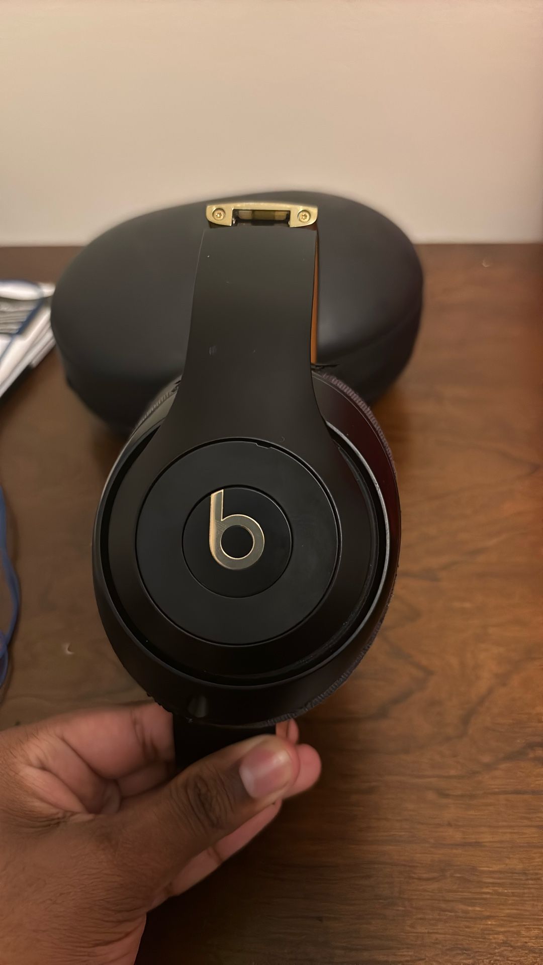 Beats Solo3 Wireless Headphones – One Side Not Working