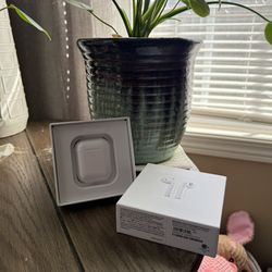 First Gen Apple Airpods 