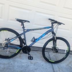 Gt aggressor pro 27.5 large frame all terrain bike