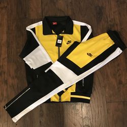 New! Nike Sweatsuit (Men & Women )