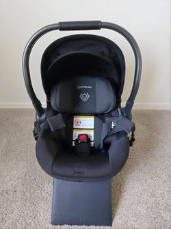 Looks brand NEW UPPAbaby Aria V2 Car Seat, James - Black