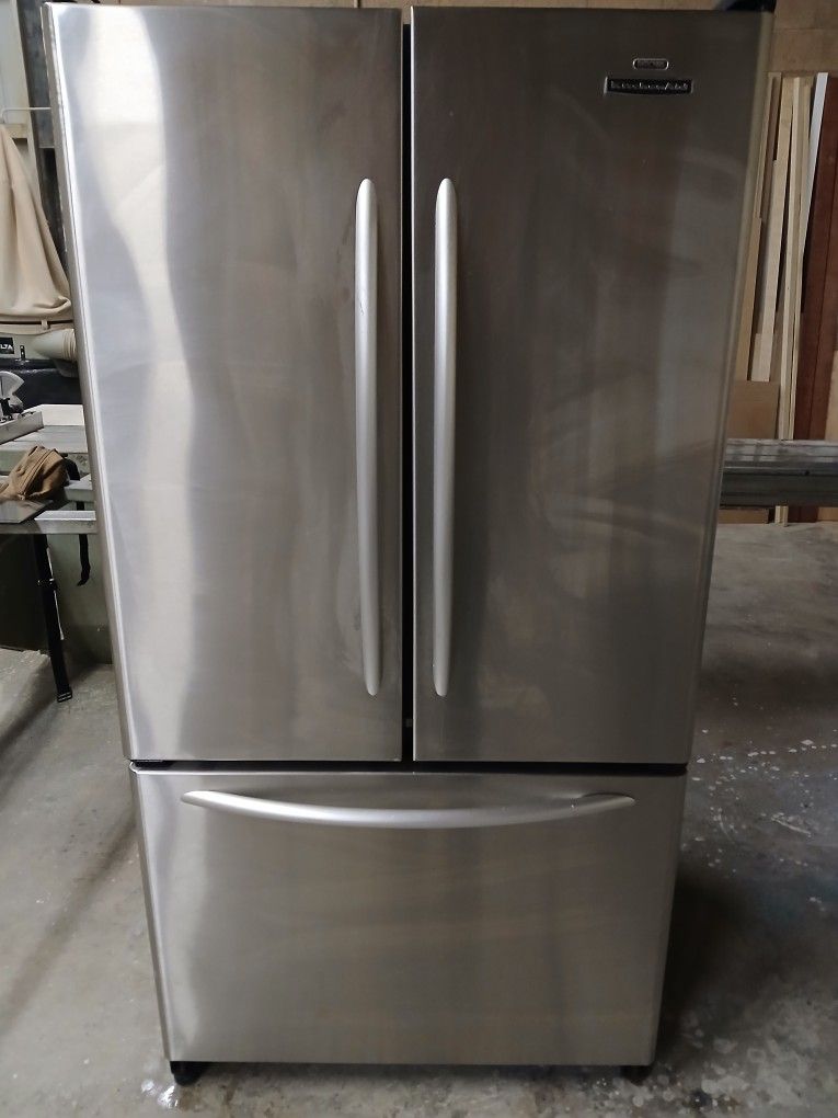 📢$400Refrigerator🥶with Ice Maker And Water Dispenser🍀