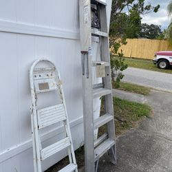 Miscellaneous Ladders, Suicase, Moving Blankets