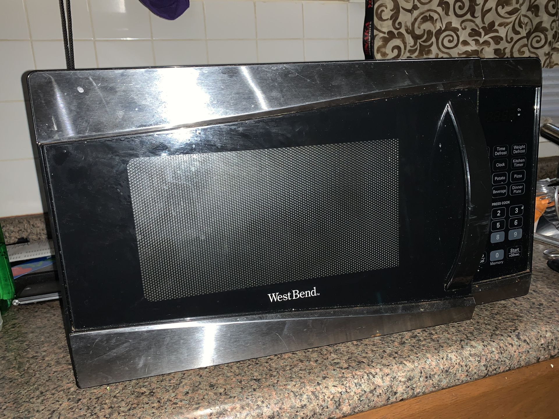 West bend microwave black and silver model em925ajwp1 for Sale in