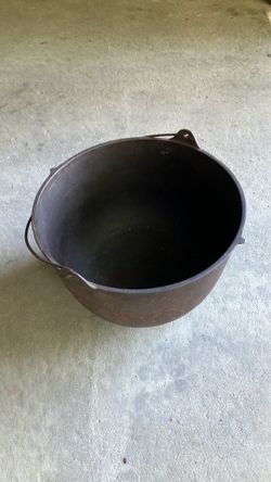 Cast Iron Campfire Kettle with handle